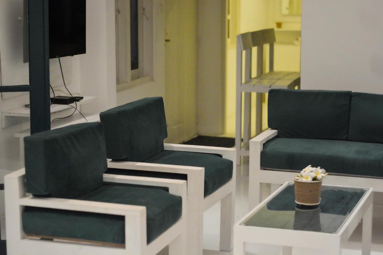 Cozzy White Villa Unawatuna