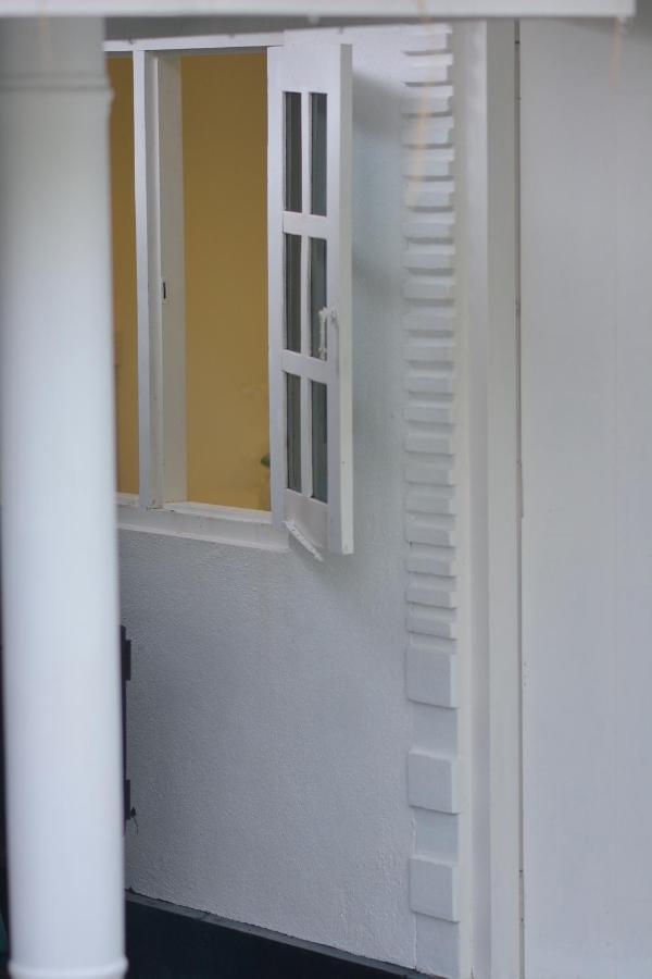 Villa Cozzy White Unawatuna