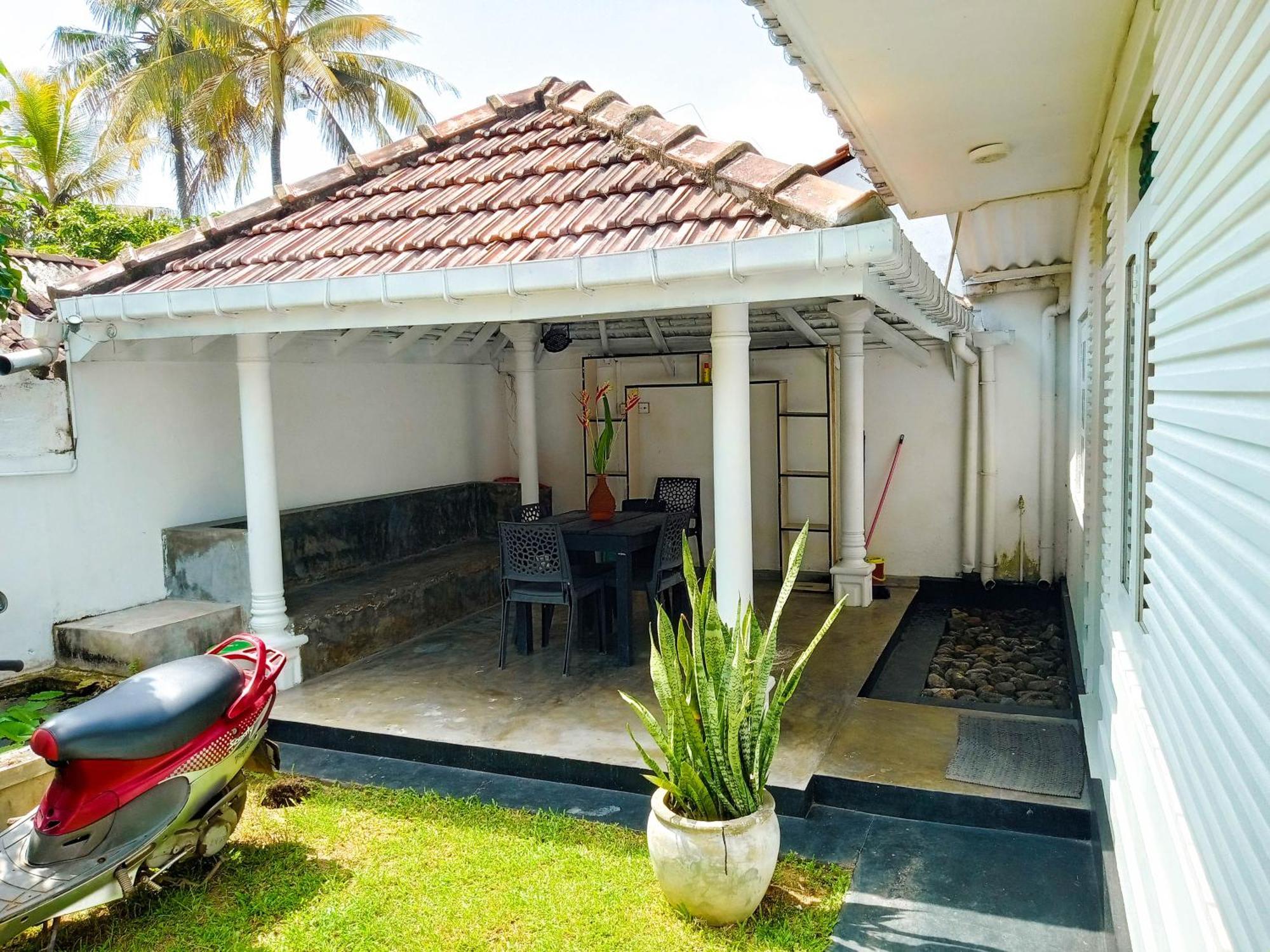Villa Cozzy White Unawatuna