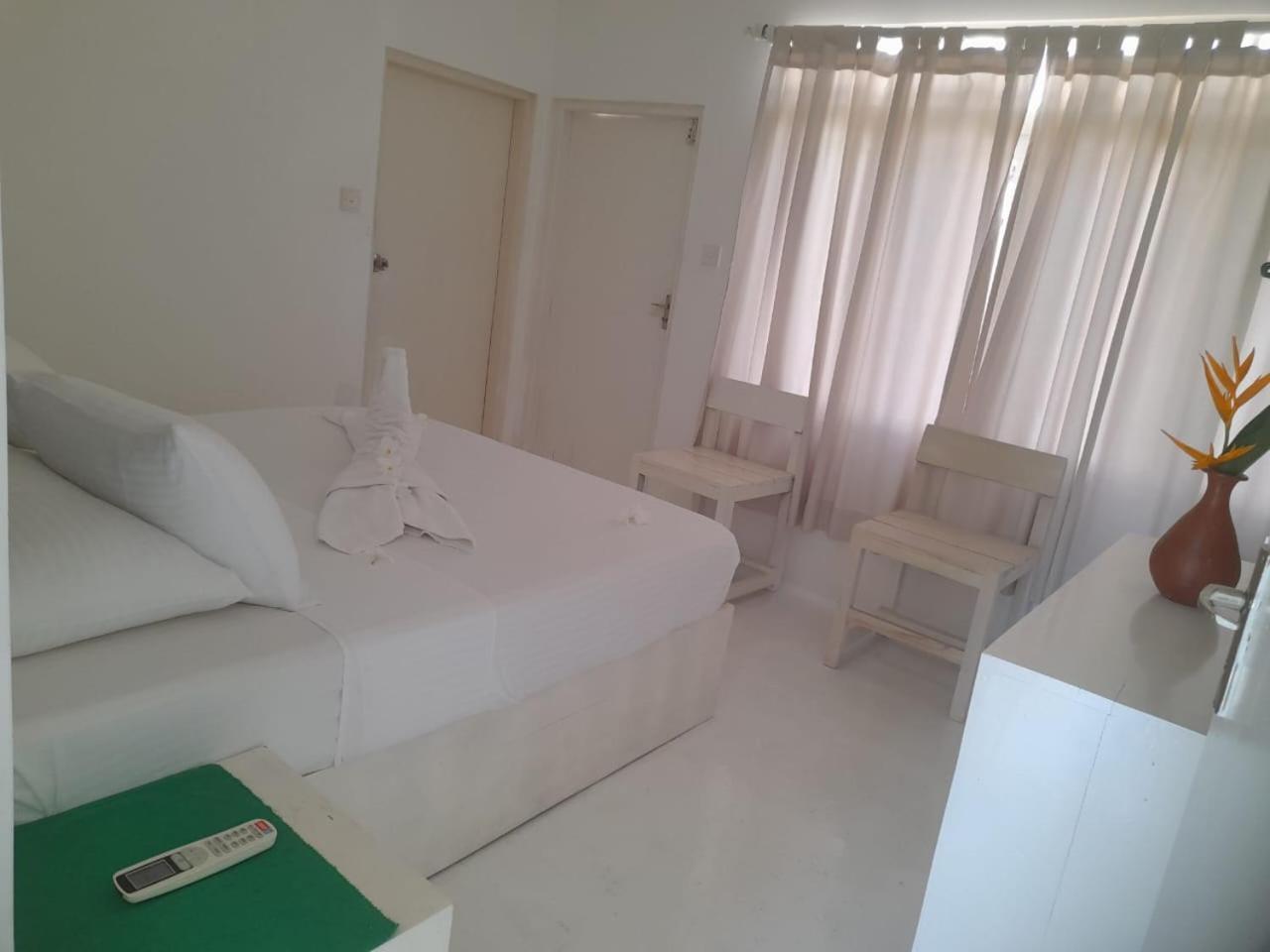 Cozzy White Villa *