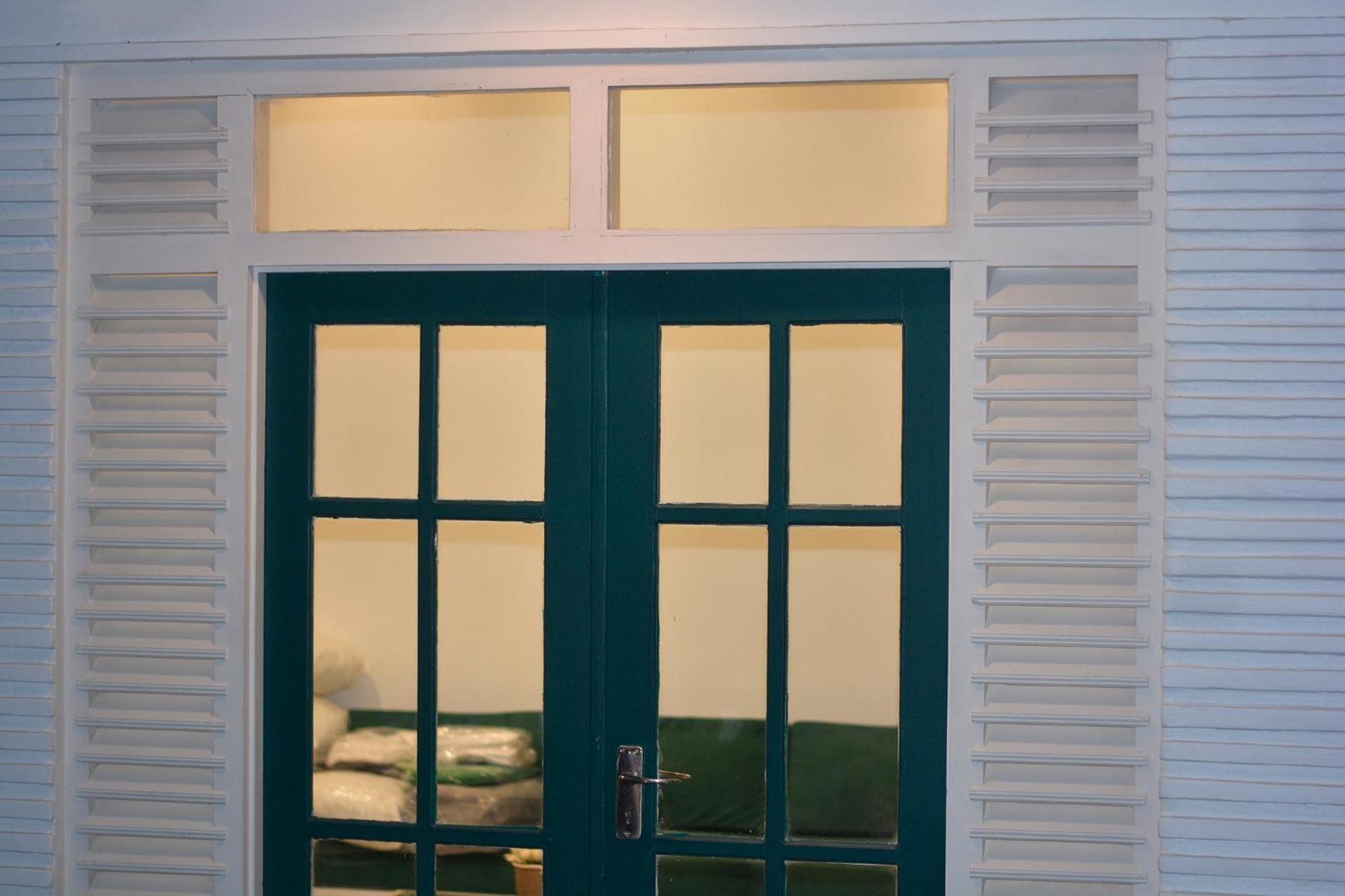 Cozzy White Villa *